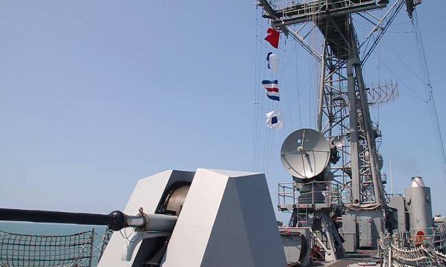 海軍逢甲、銘傳軍艦上配置的海軍新型的匿蹤76公厘快砲。(海軍擷自臉書影片)