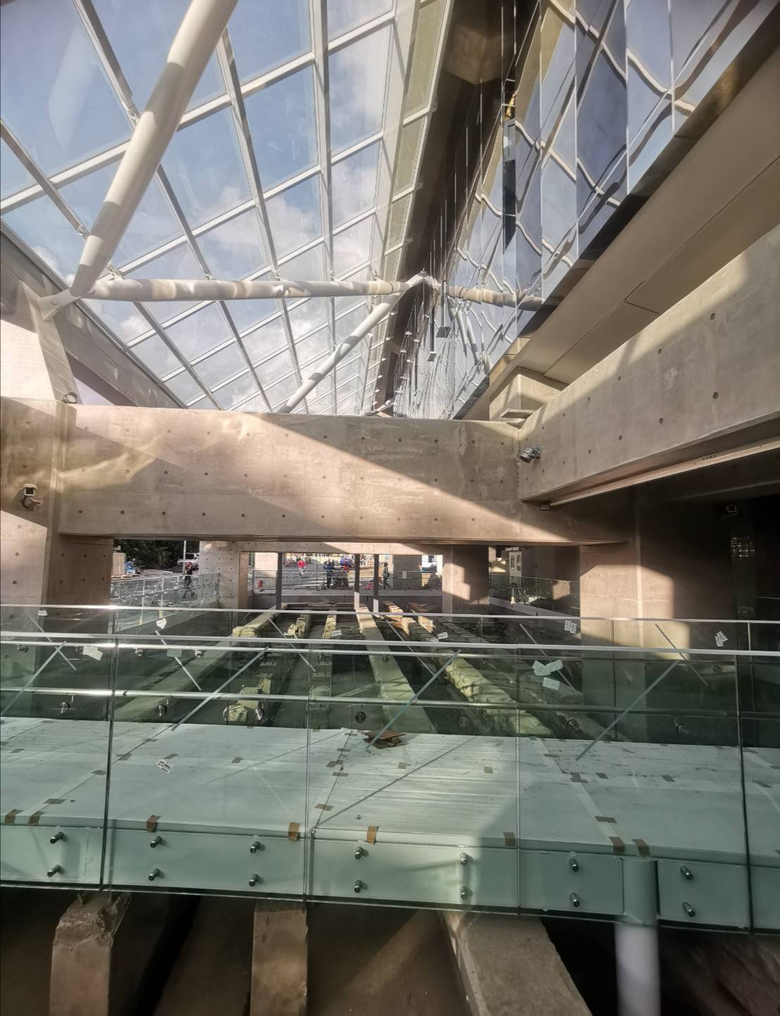 台中車站北側發現的日據時期維修機關車庫遺構現況。(鐵道局提供)