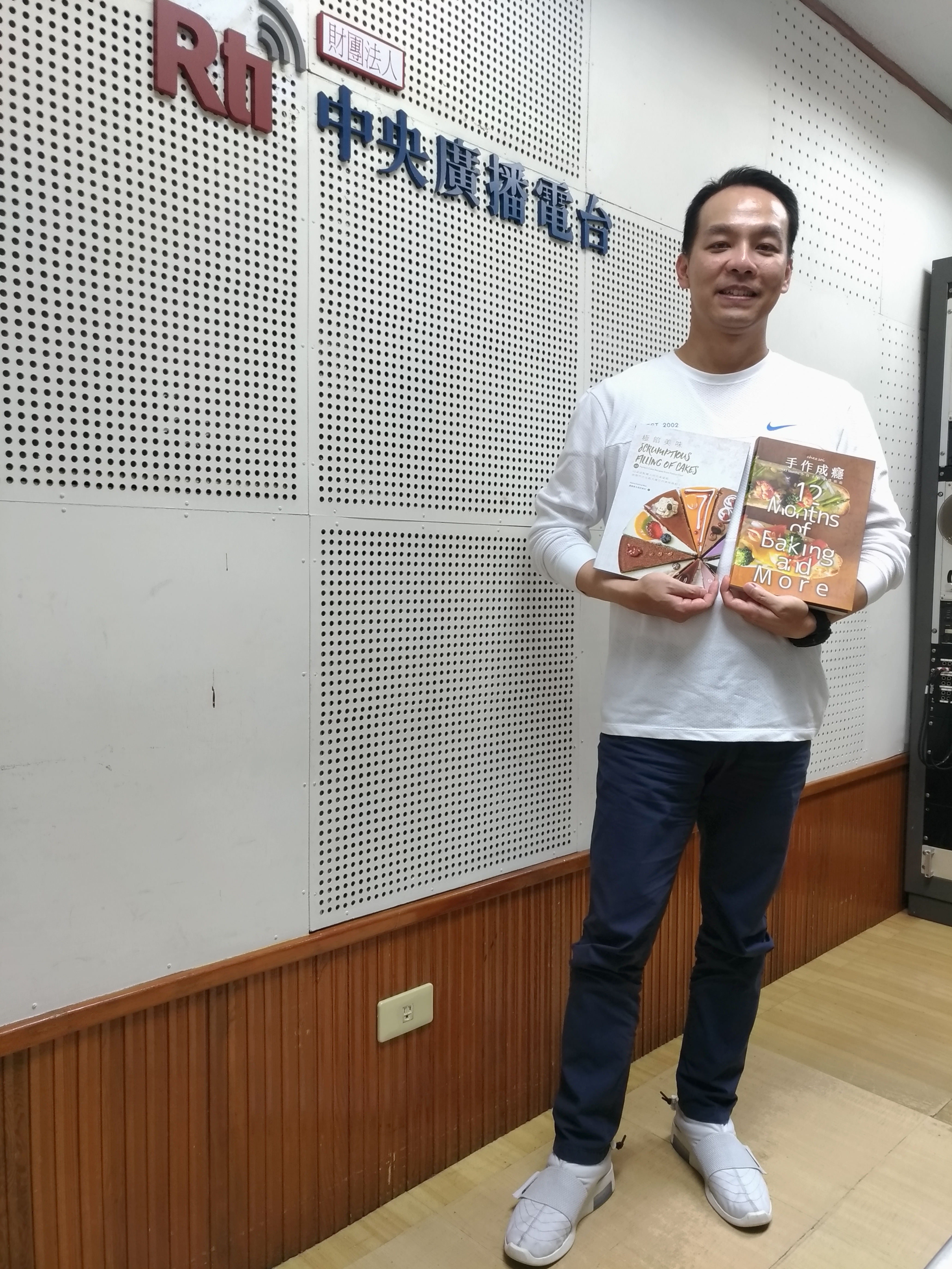 極餡美味：60道甜點職人的完美蛋糕．剖開令舌尖餡入瘋狂的美味極餡！