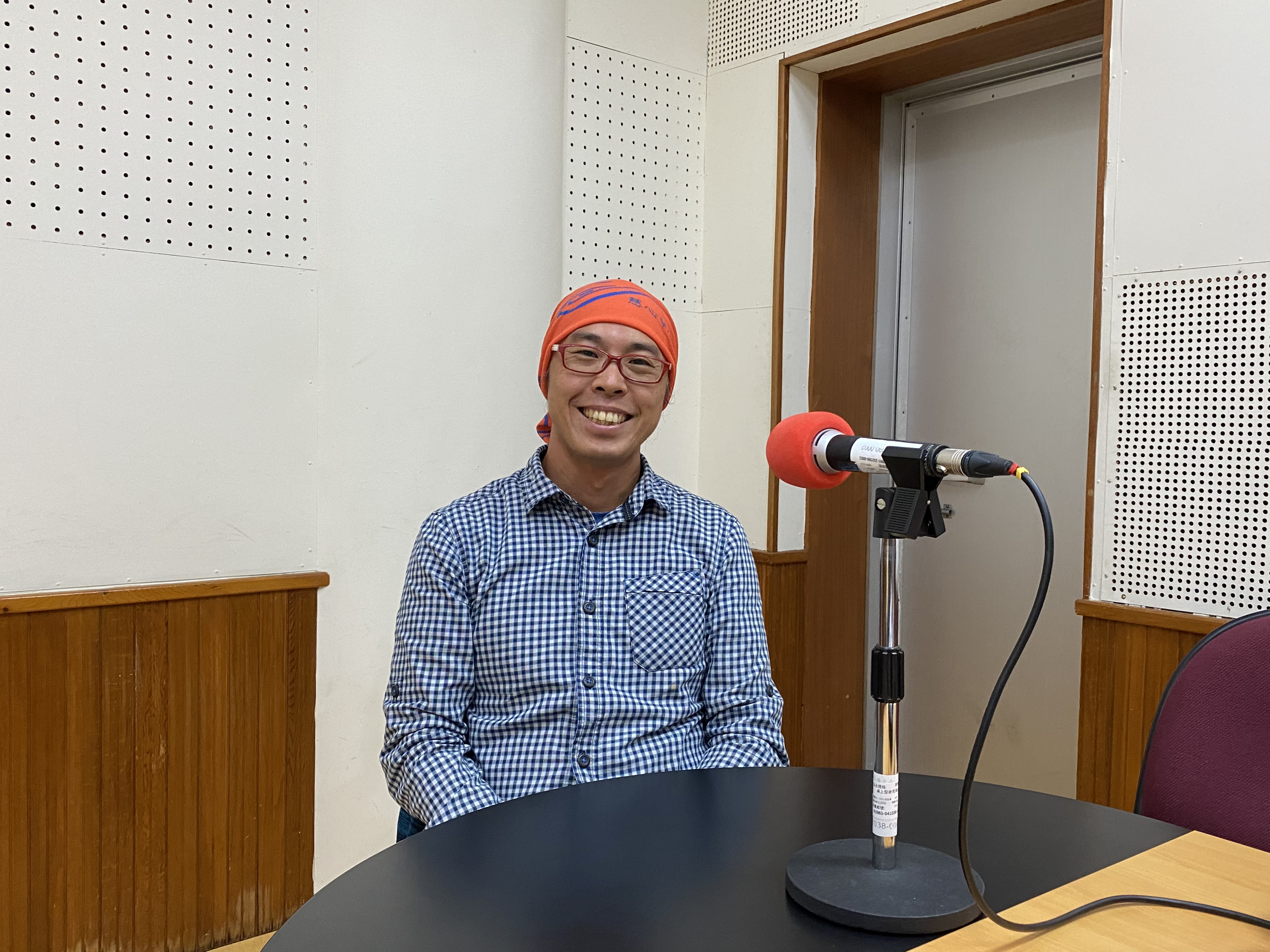 攜子返鄉學種田，農場主人劉家能種出生態「蟹蟹米」