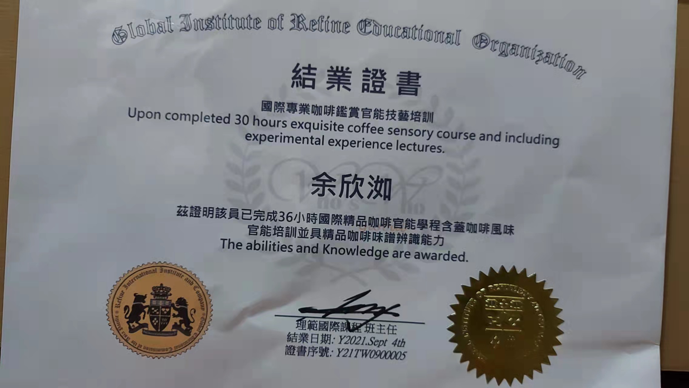 余欣洳陪兒子一同學習成長，完成新住民多元人才培訓高級班！