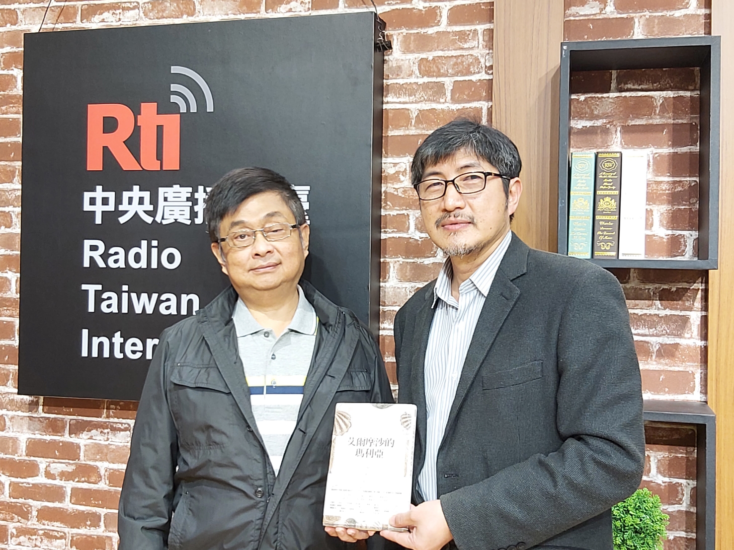 《艾爾摩沙的瑪利亞》是怎麼寫出來的？作家曹銘宗的首部歷史小說創作