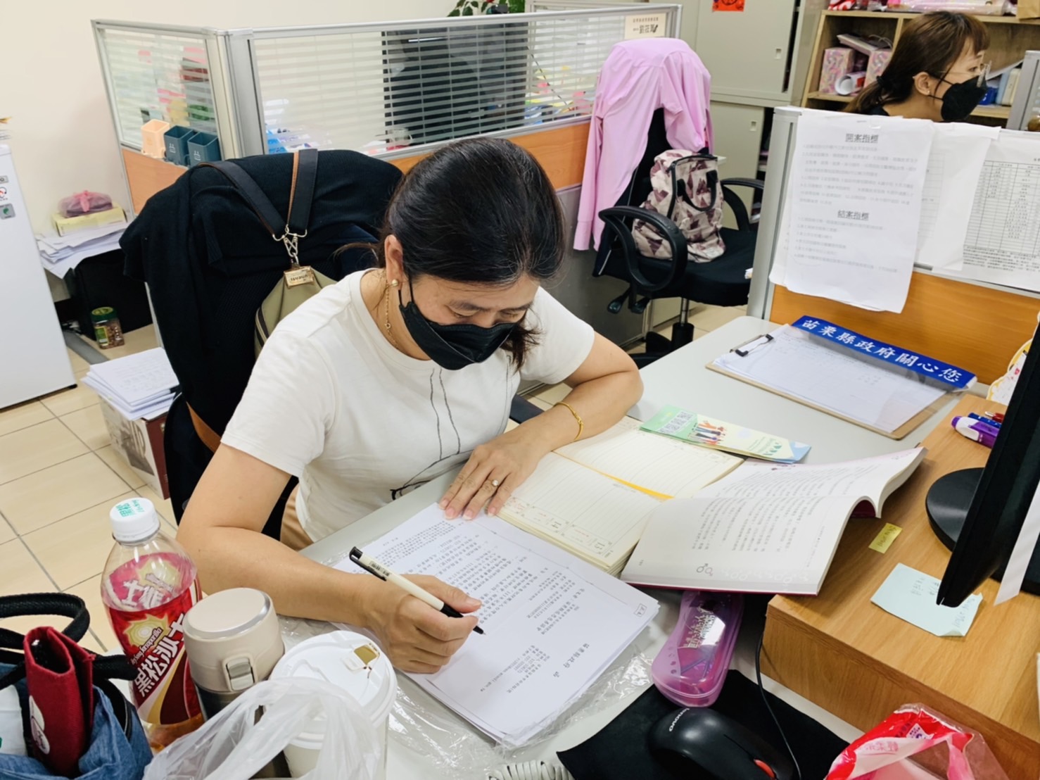新住民姐妹志工服務，自己快樂學習也熱心幫助別人