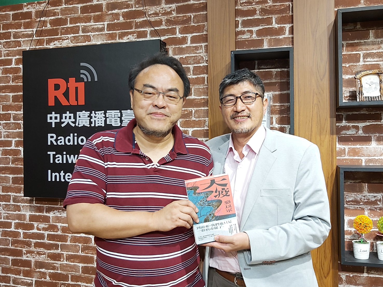 我們這個時代的「十日談」／作家駱以軍談《大疫》