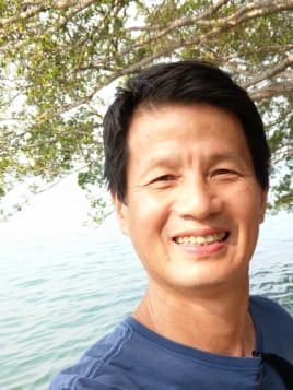 用黑白紀實照片紀錄淡水