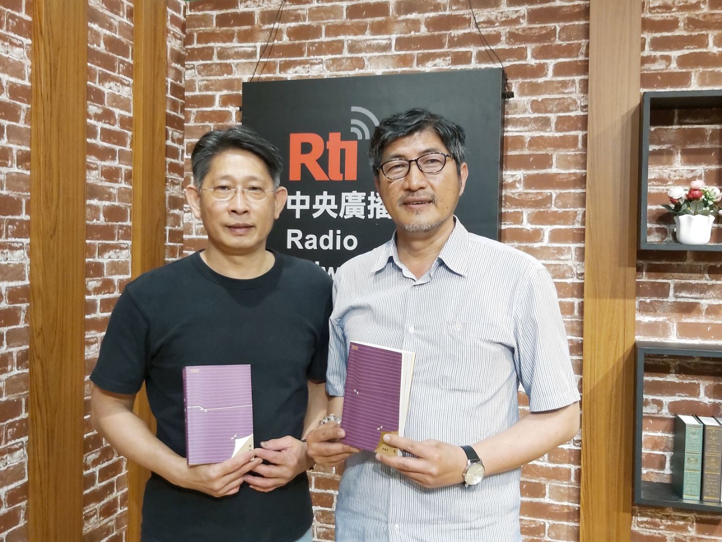 以畫作詩、以詩詮畫／專訪詩人李進文談《奔蜂志》的成書因緣