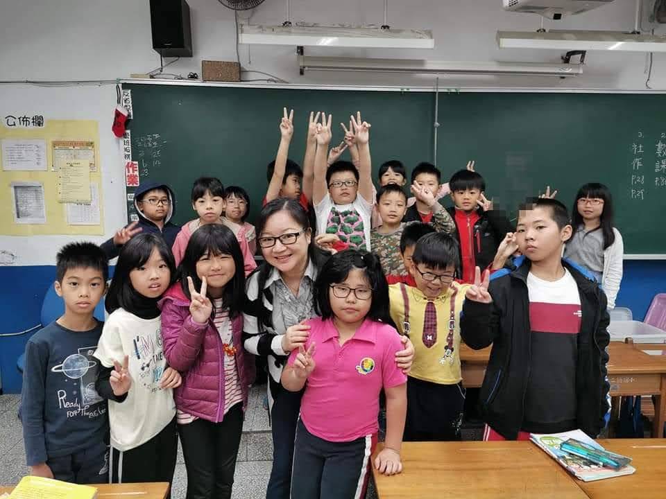 鄧淑珍堅持站講台，只是對象由升學學子，轉換為再就業主婦﹗