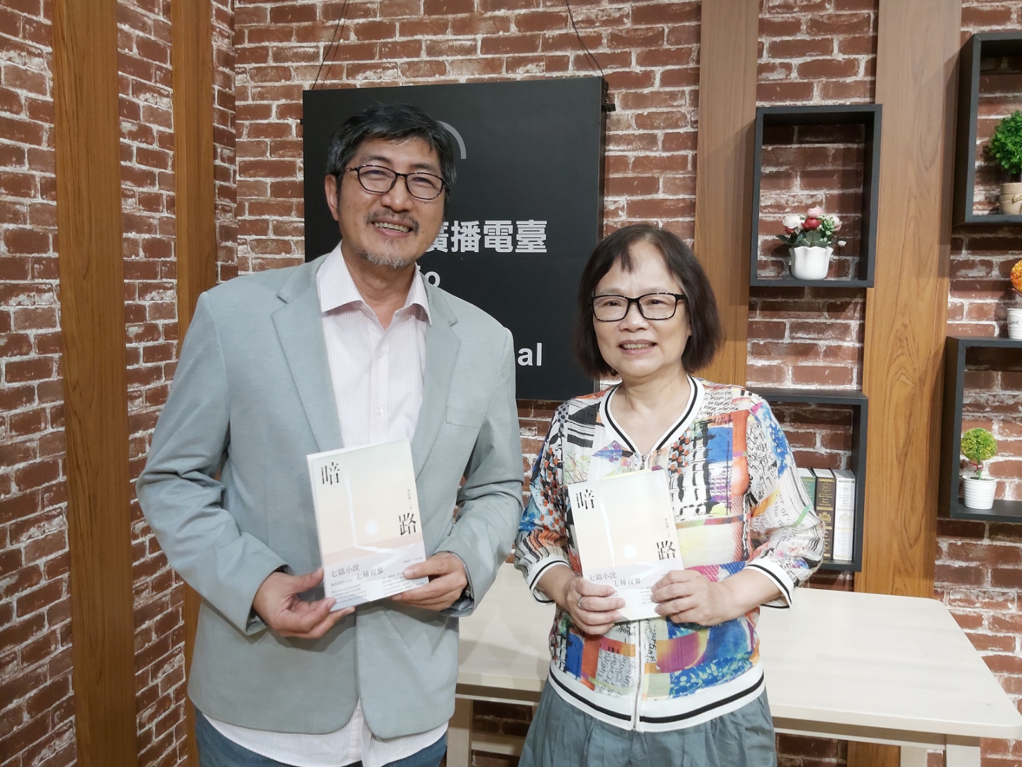人世浮生的寂寥與救贖/專訪李金蓮談《暗路》的出版故事 人世浮生的寂寥與救贖/專訪李金蓮談《暗路》的出版故事