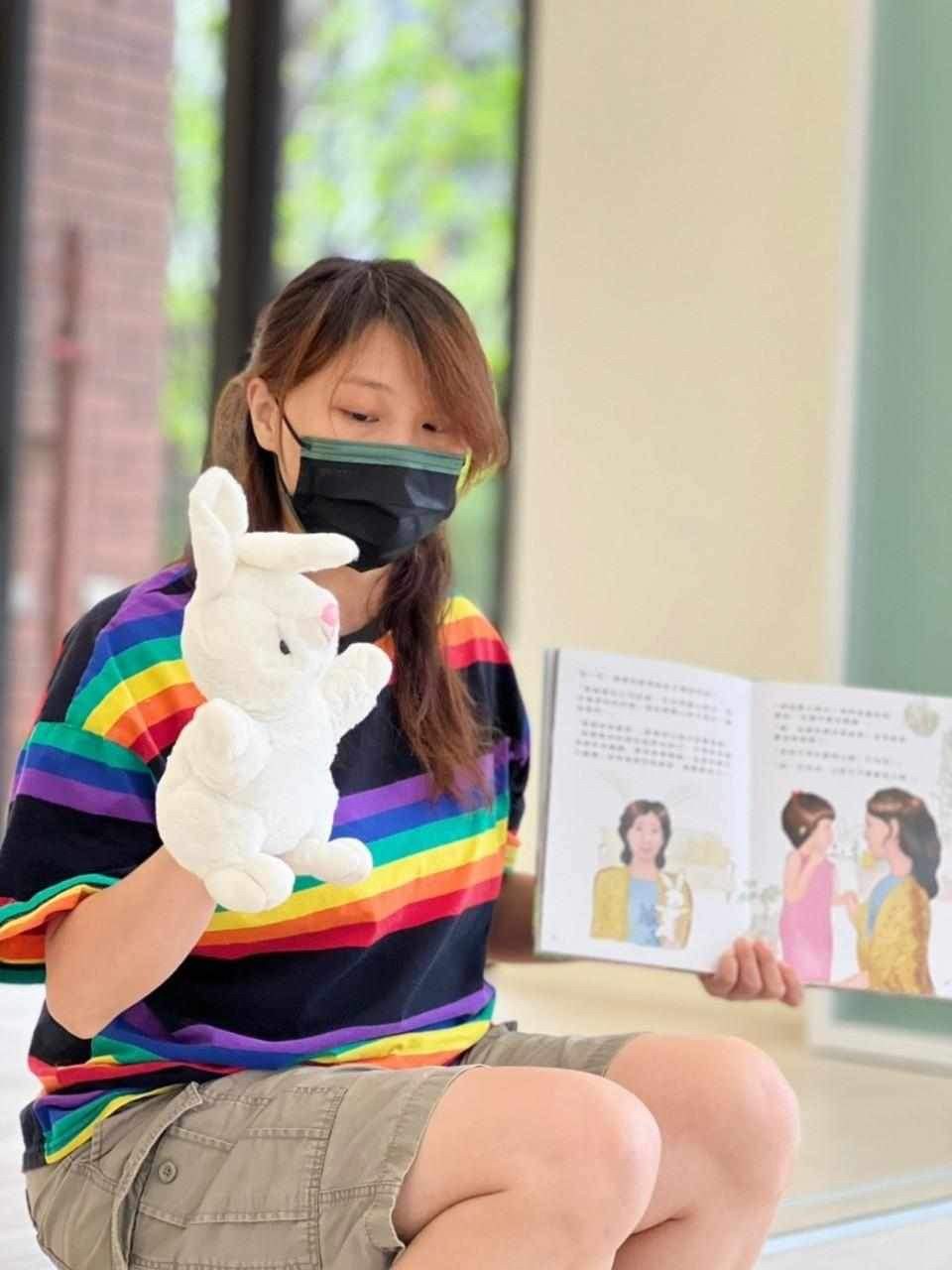 從經營同志婚姻家庭，到性教育故事媽媽，啾啾老師呼籲性教育從小開始很重要