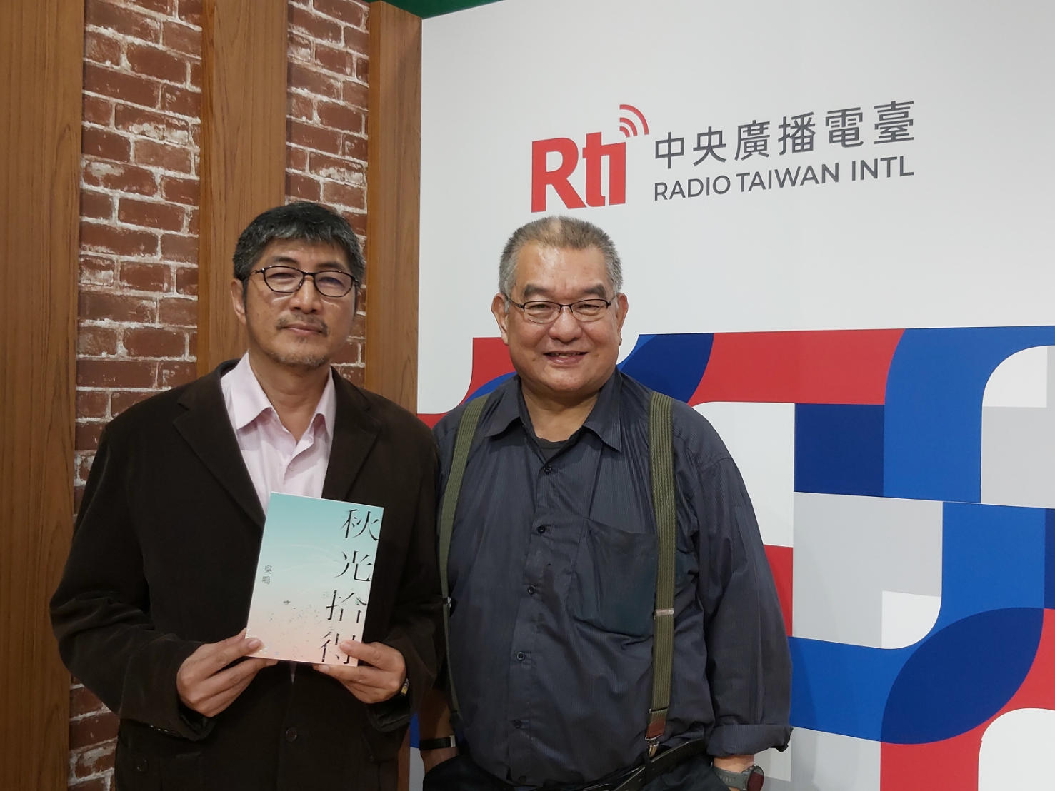 散文書寫的新境／專訪吳鳴談《秋光侘寂》，《秋光拾得》