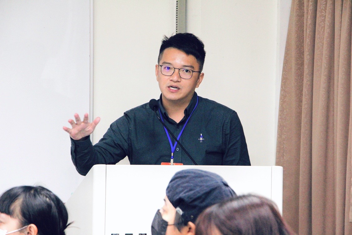 顯而育見：大學雙語教育的實踐與挑戰