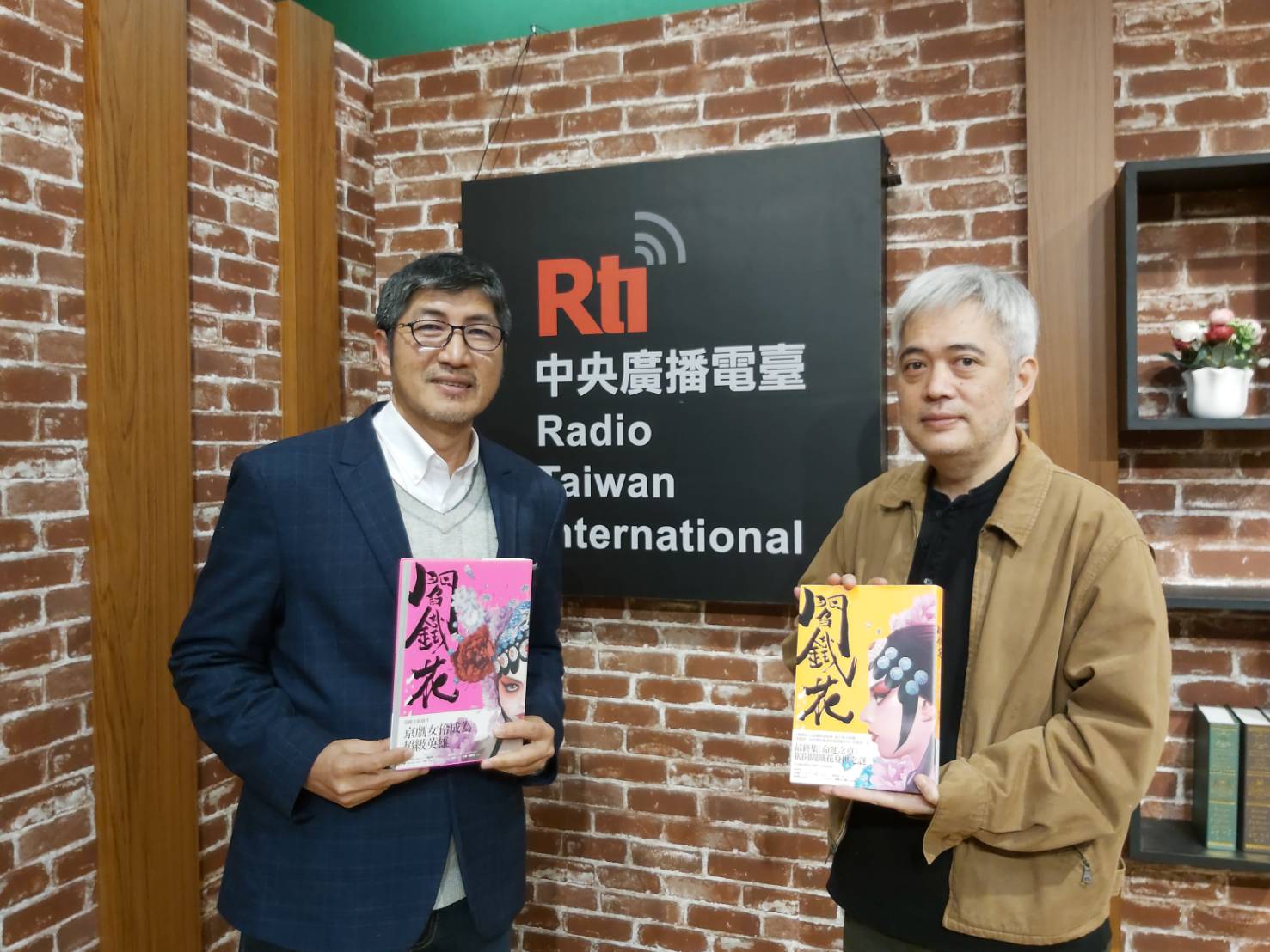 從廣告人到令漫畫迷熱血沸騰的《閻鐵花》／專訪金漫獎漫畫家常勝和他的漫畫之路
