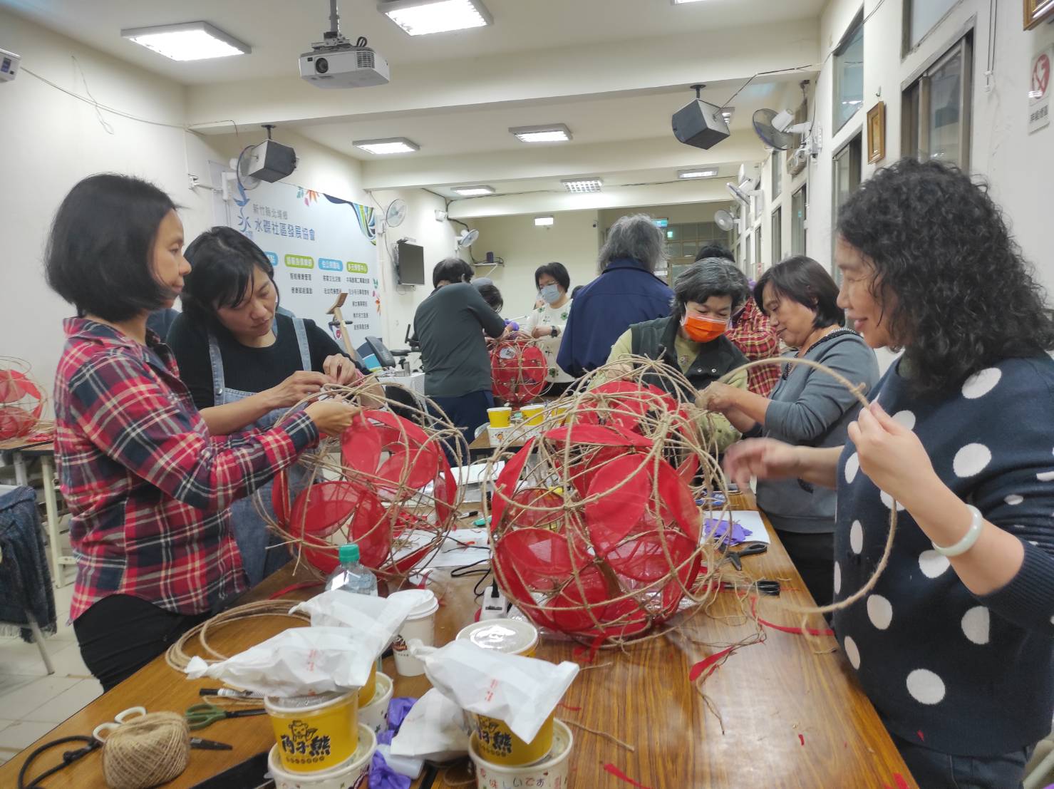 北埔水磜社區的正月半－－豬籠粄拜神、油笐火相伴、滾燈轉大運，熱鬧滾滾