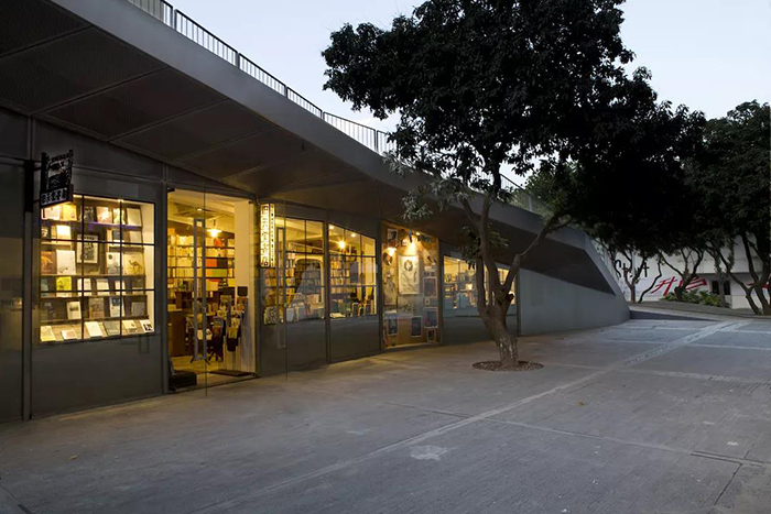 在廢墟建起天堂：《舊天堂》的文化實踐-涂飛憶談  An old heaven from ruins: the cultural practice of Old Heaven bookshop