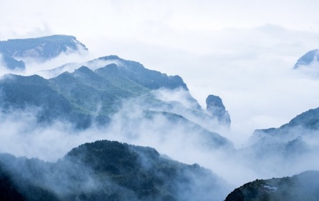 夏日炎炎，感受雲霧輕嵐的清涼饗宴