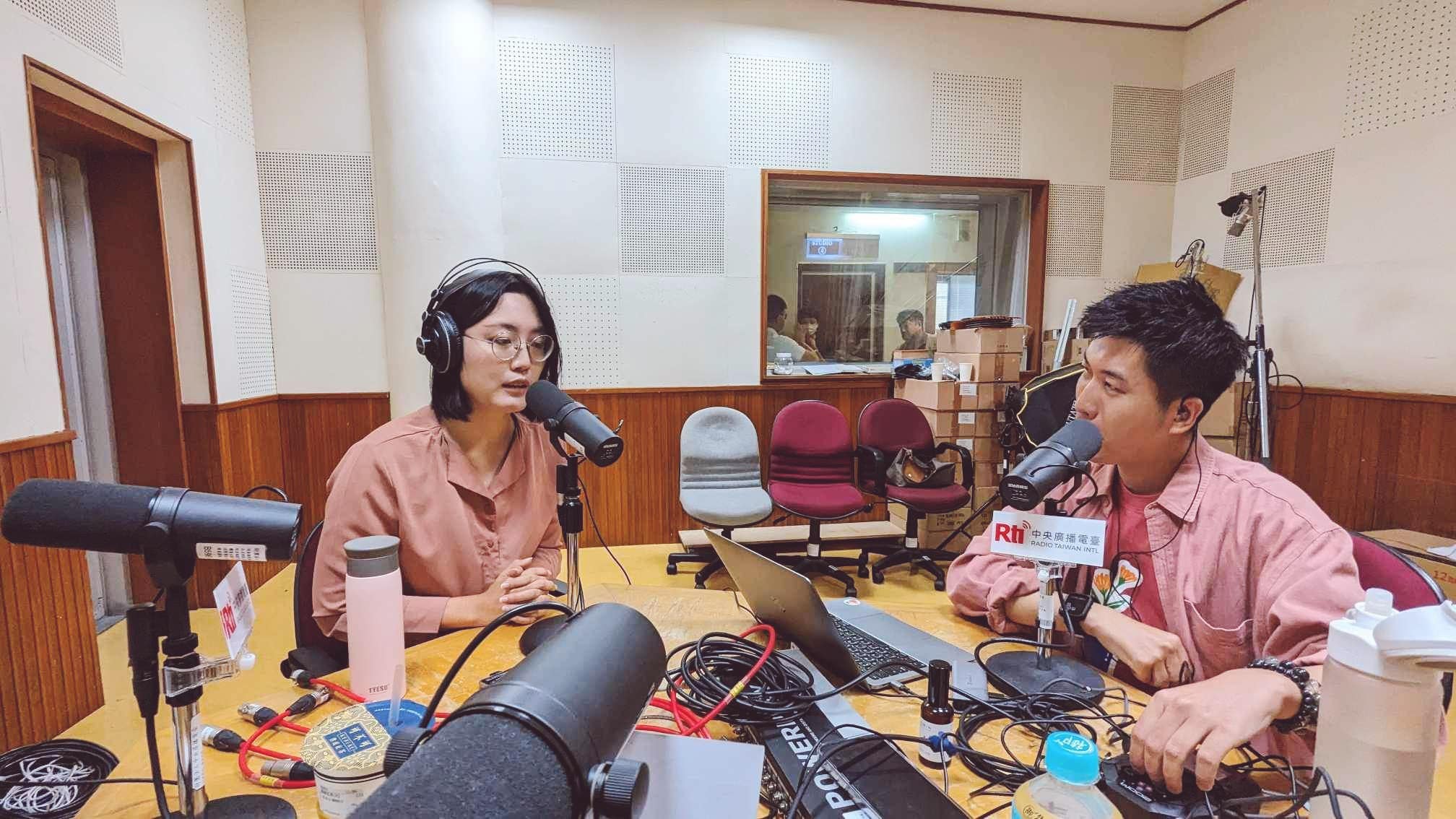 移動羅曼史:移工的創作回應與跨國共創 移動羅曼史:移工的創作回應與跨國共創