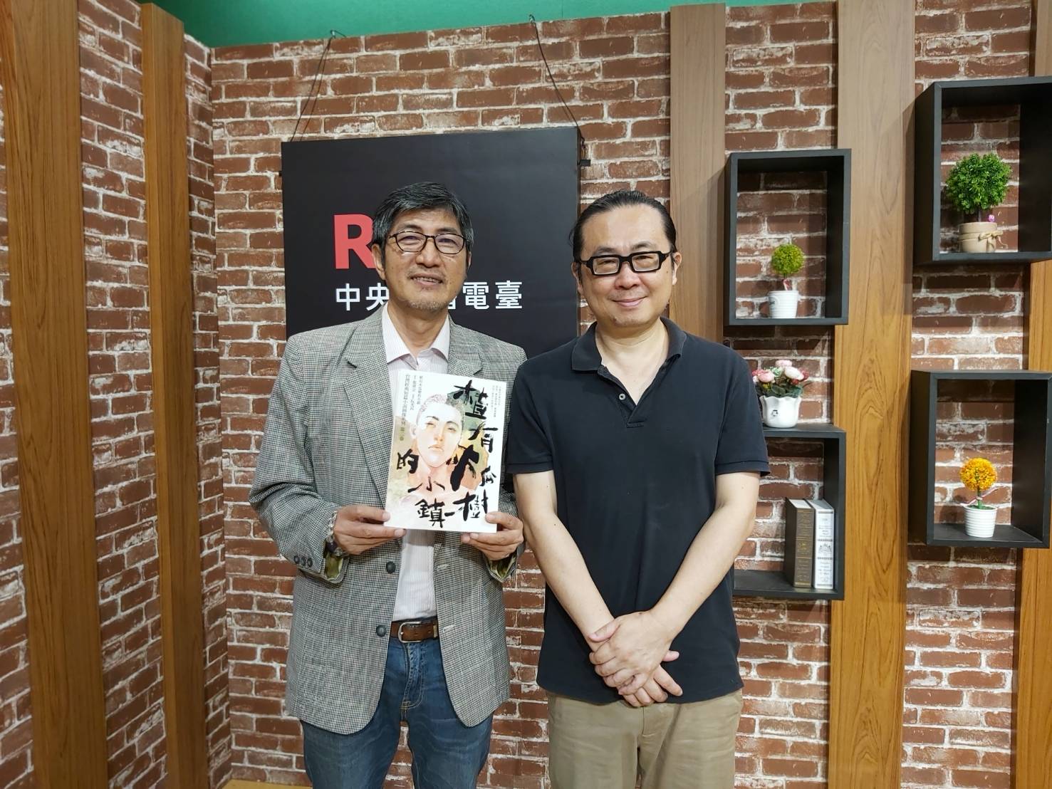 賦予台灣經典作品新面貌／專訪漫畫家阮光民談《植有木瓜的小鎮》的背後