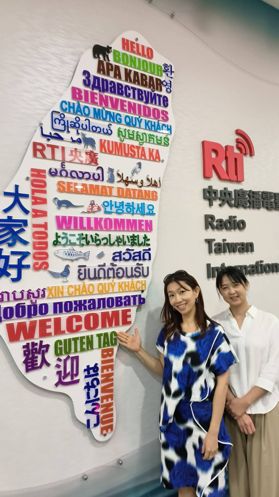 均曾為台商眷屬，為孩子教育、醫療問題回台居住！