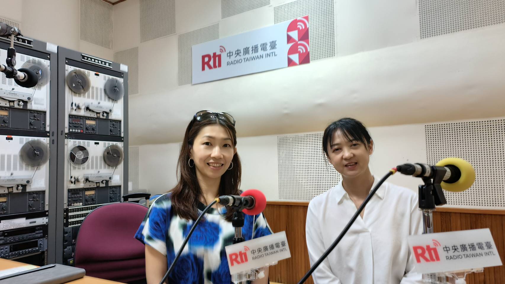 均曾為台商眷屬，為孩子教育、醫療問題回台居住！