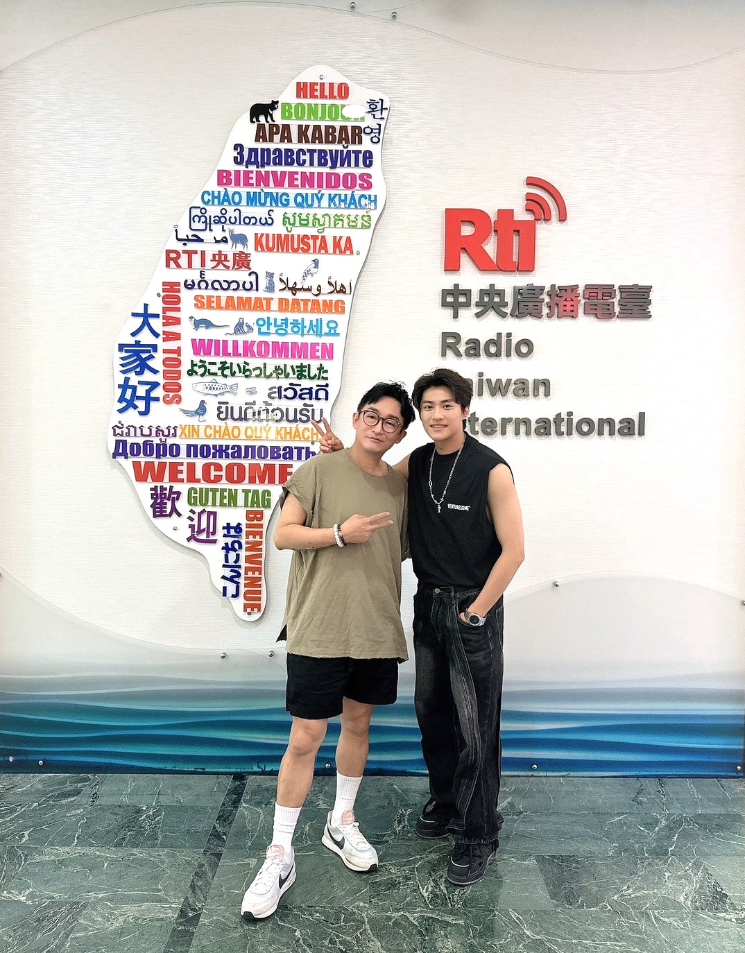 飄洋過海尋夢的人生，多重斜槓的音樂歷練，成就了現在的完美身份