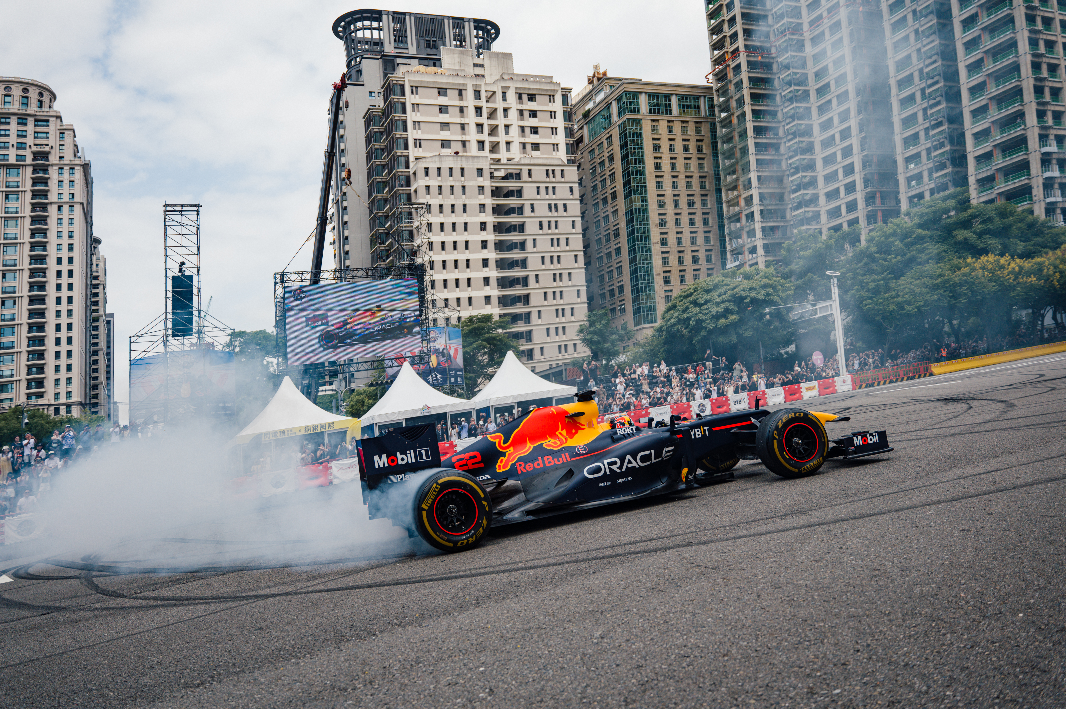 台灣史上首次F1賽車Red Bull Showrun封街舉行！