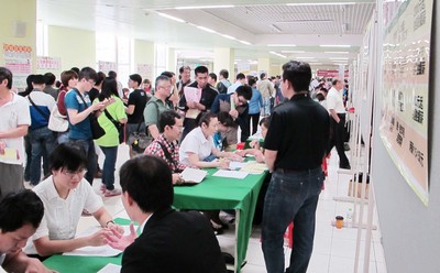 新鮮人求職季 就業市場正向樂觀