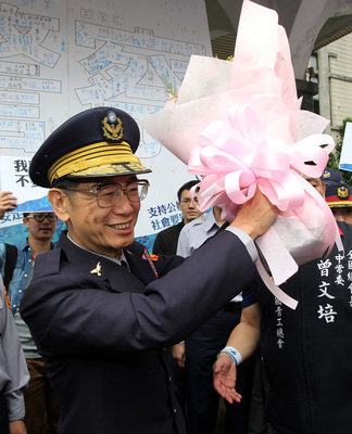 粵語午間新聞