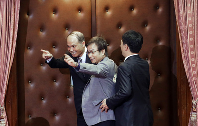 粵語晚間新聞