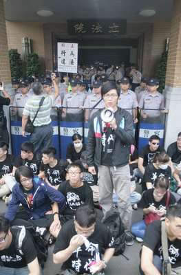 粵語午間新聞