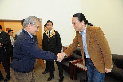 內閣團隊換腦袋 盼抓住網民的心