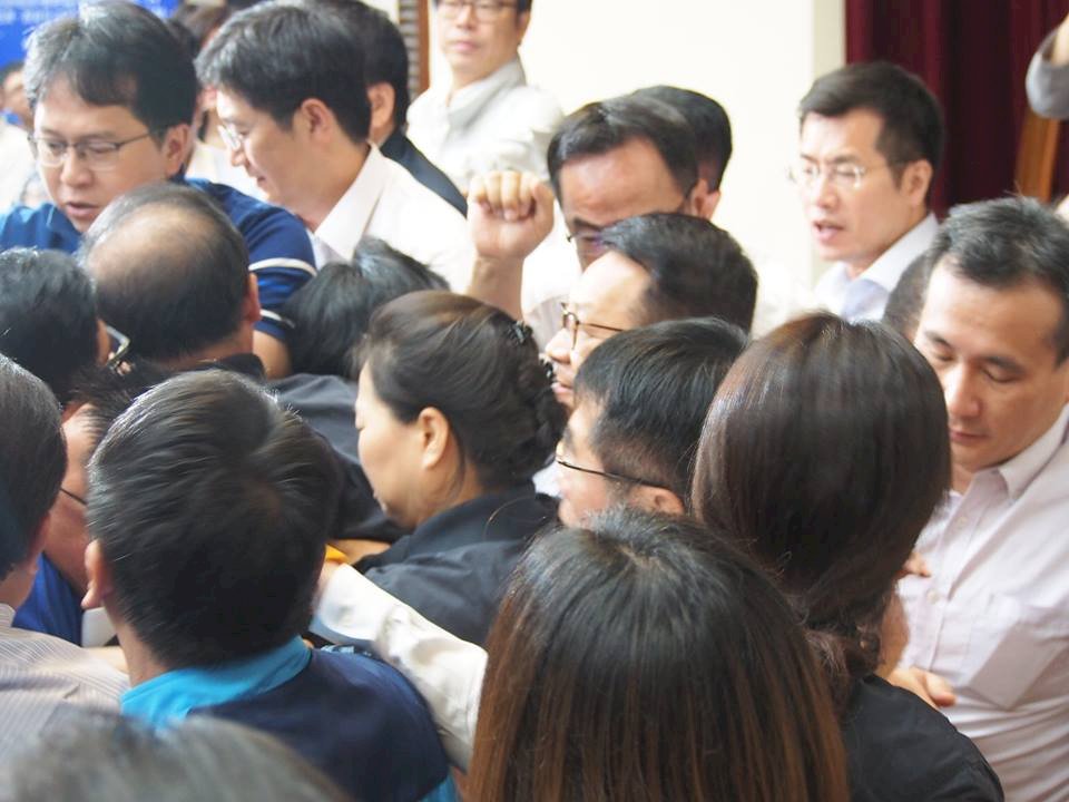 國民黨嗆要搶下召委權 前瞻審查一團亂