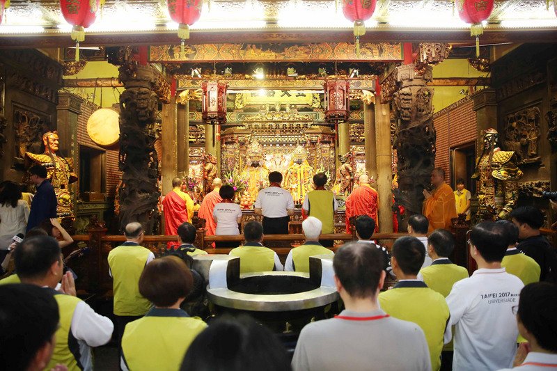 祈世大運順利平安 柯文哲發願吃素1個月