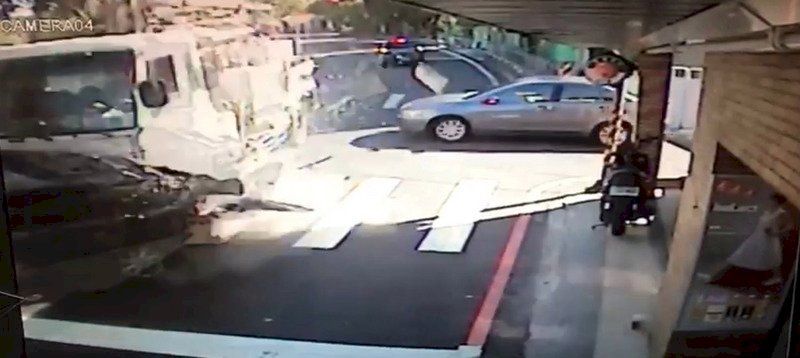 煞車失靈 仰德大道連環車禍4死9傷