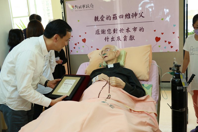 翻轉台灣社工走向 羅四維神父病逝