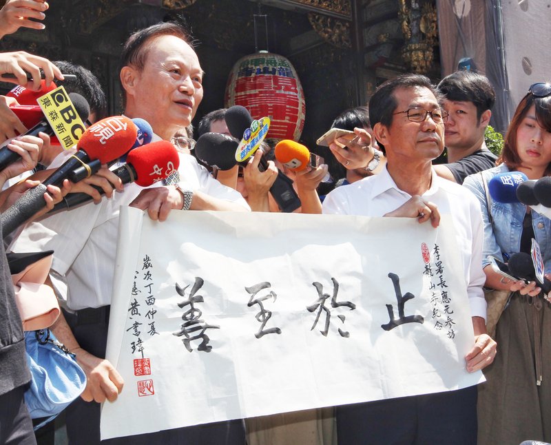 李應元龍山寺參拜 重申沒有要「滅香」