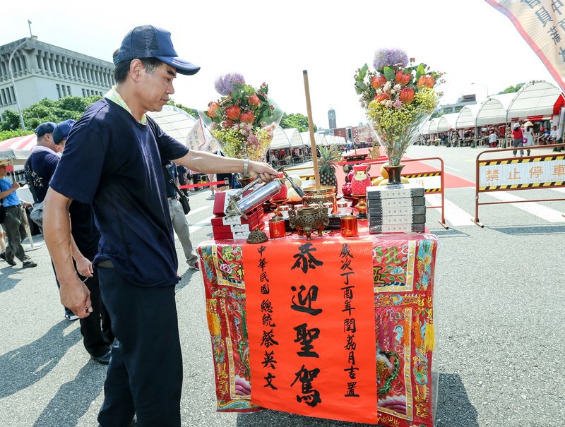 卓榮泰否認設香案：活動圓滿落幕最重要