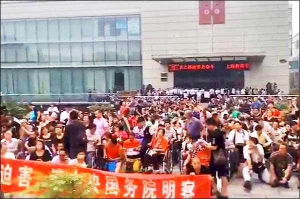 數萬善心匯成員上訪 專家：最終聽天由命