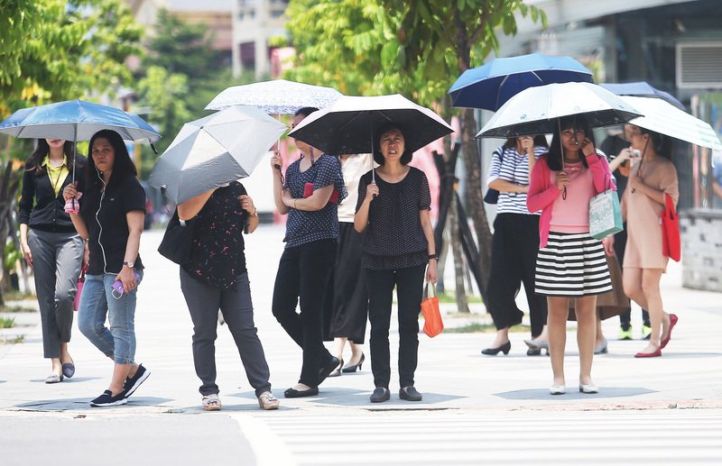 各地天氣高溫炙熱 午後西半部有雨