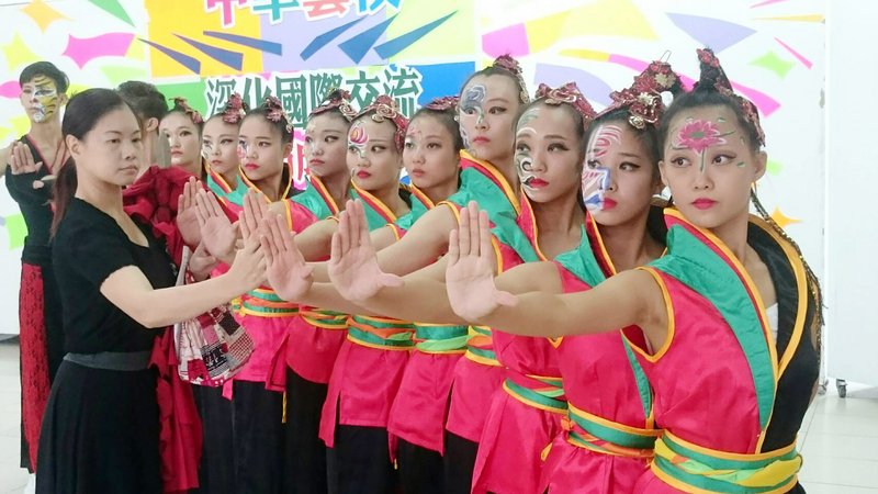 赴日八王子祭獻藝  中華藝校再續前緣