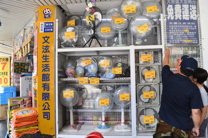 6月景氣燈號連3黃藍燈 下半年可望亮綠燈