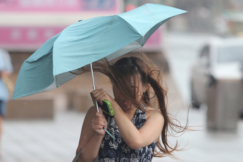 利奇馬颱風來襲 估入夜後風雨增強