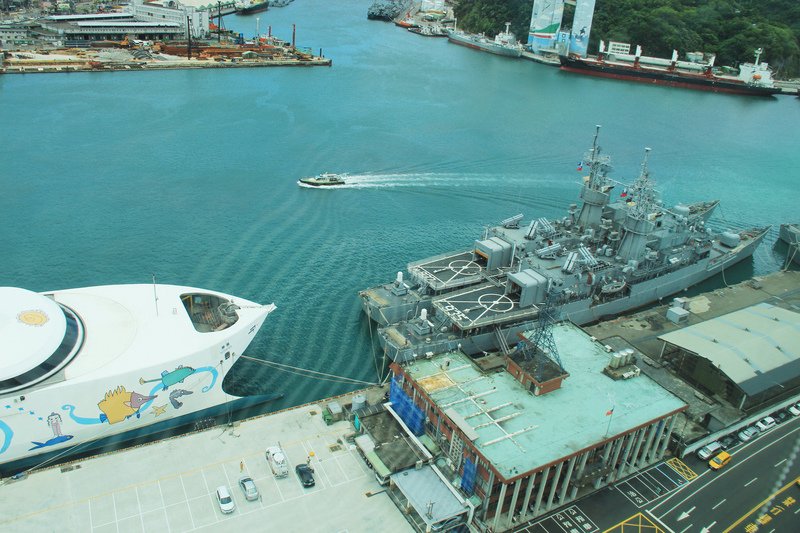 麗娜輪斷纜撞損軍艦 航港局：深入調查