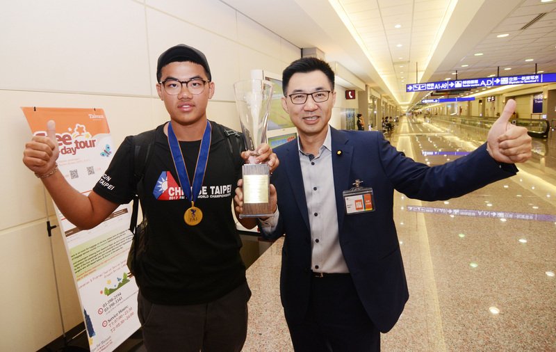 遙控模型直升機特技飛行 台灣選手奪冠