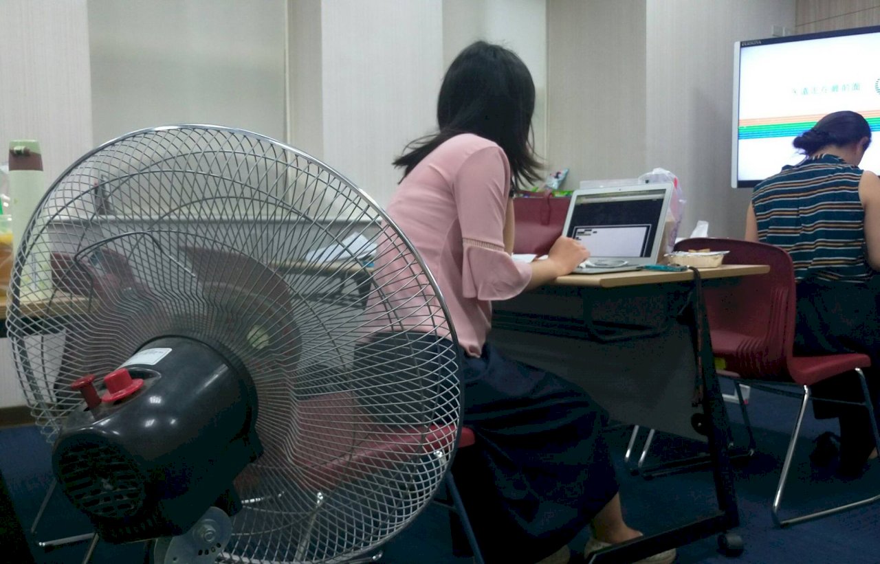 室內保通風多喝水 避免熱傷害