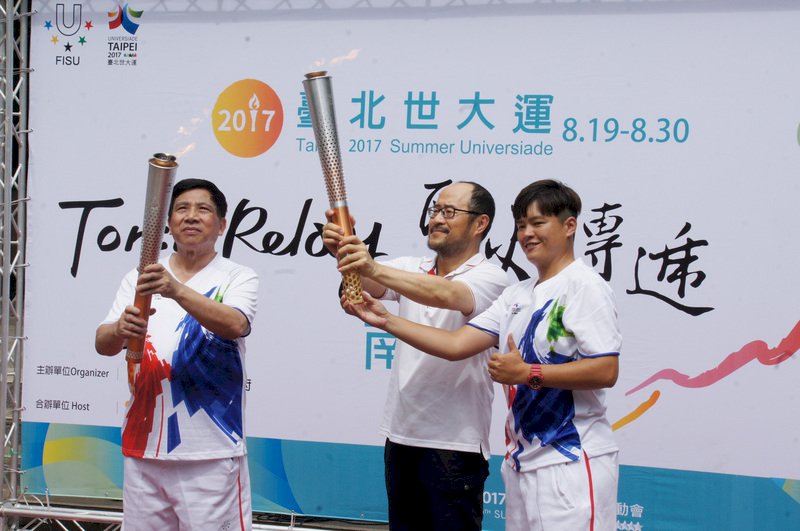 世大運聖火繞南投 埔里中心碑出發