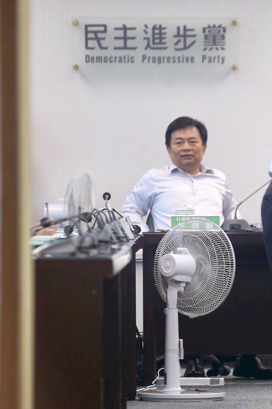 配合節能 民進黨中午時段關閉冷氣