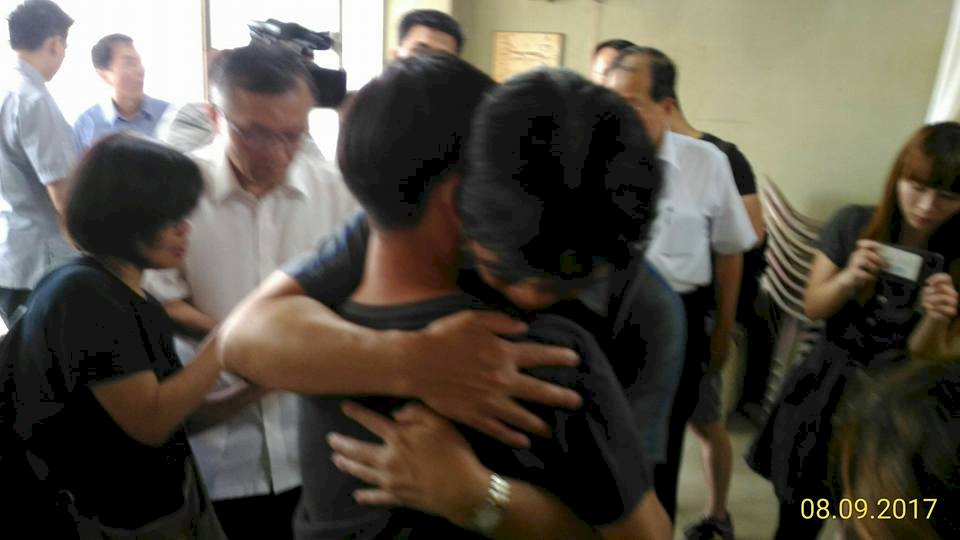 遭毒駕撞死 葉俊榮弔唁殉職警察