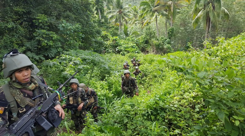 菲政府軍救人質 反恐戰鬥7死1傷