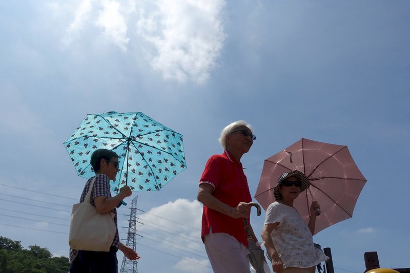 熱帶性低氣壓影響 溫度悶熱留意雷陣雨
