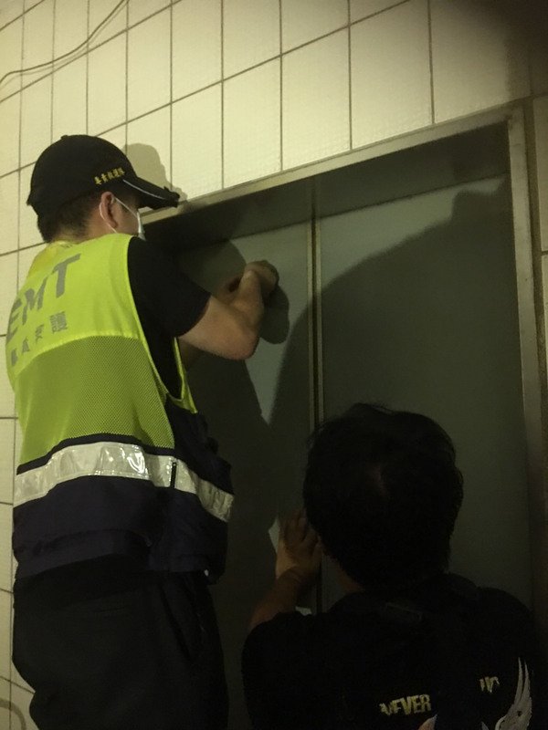 新北多處民眾受困電梯 狀況陸續排除